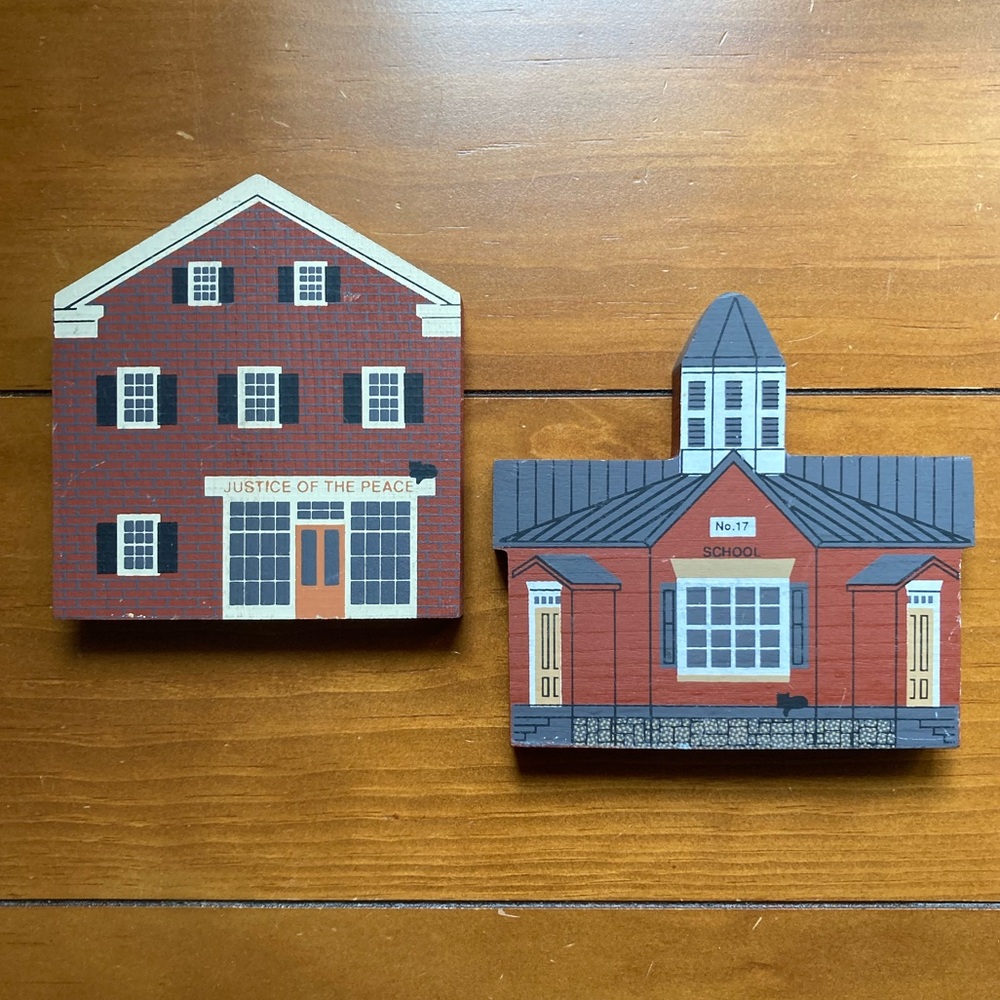 The Cat's Meow Set of 2 1989 Series‎ VII Justice of the Peace Octagonal School